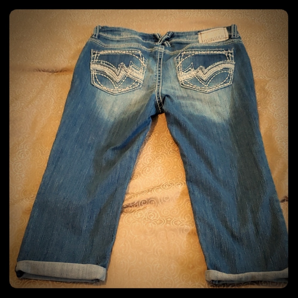 Hydraulic capris